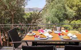 Auf der eigenen Terrasse frühstücken